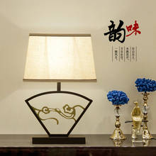 Новый китайский стиль винтажная деревенская железная художественная Настольная лампа Современная креативная тканевая Сенсорная лампа для прикроватной тумбочки, фойе и студии GMF012 2024 - купить недорого