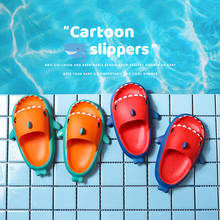 Sandálias tridimensional de tubarão para bebê, sandálias de eva de duas cores, antiderrapante de uso doméstico para pais e filhos, com fundo macio 2024 - compre barato