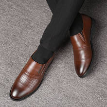 Novos sapatos de vestido clássico dos homens casuais sapatos de couro do plutônio masculino negócios deslizamento em oxfords sapatos formais sapatos de casamento tamanho 38-48 2024 - compre barato