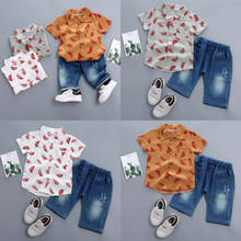 Одежда для маленьких мальчиков Комплекты одежды для мальчиков футболка с короткими рукавами и принтом топы + джинсовые штаны летняя одежда 2024 - купить недорого