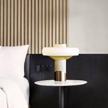Lámpara de mesa moderna y sencilla para sala de estar, luz de lujo para dormitorio, mesita de noche, modelo de habitación de hotel, arte personalizado creativo 2024 - compra barato