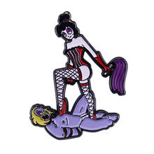 Lady lydia e beetle juice, broche pino geeky e crespo, capéu de terror, filme de comunicação, joias inspiradas 2024 - compre barato