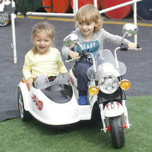 Carro elétrico de três rodas para crianças, unidade dupla, motocicleta com reboque moto elétrica 2024 - compre barato