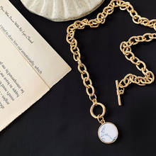 Цепочка с подвесками в Корейском стиле для женщин, ожерелье из белой ракушки золотистого цвета с металлической цепочкой, элегантный подарок для девушек 2024 - купить недорого