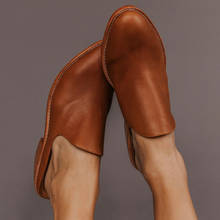 Женские кожаные Прошитые тапочки на среднем толстом каблуке; Модель 2020 года; Женская Удобная обувь без шнуровки с круглым носком; Большие размеры 43 2024 - купить недорого