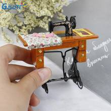 Máquina de coser en miniatura, accesorio con tela para decoración de casa de muñecas a escala 1:12, 1 unidad 2024 - compra barato