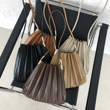Bags of Women 2022 New Female Bag PU Leather Fashion Fold Shoulder Bag Retro Fashion Casual Messenger Female Bag 2024 - buy cheap