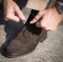 Derby sapatos casuais masculinos de camurça e couro, sapatos com plataforma brogue, sapatos de maré retrô gravados para homens 2024 - compre barato