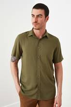 Trendyol мужской воротник рубашки короткий рукав регулярные рубашка из вискозы TMNSS20GO0442 2024 - купить недорого