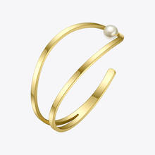 Enfashion pulseira aberta feminina, bracelete fofo com manguito dourado pérola formato c linha joia fashion b2019 2024 - compre barato