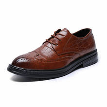 Sapatos masculinos de couro masculino oxford italiano clássico vintage laço-up formal brogue sapatos masculinos 2024 - compre barato