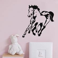 Arte de pared con silueta de caballo para decoración del hogar, pegatina de Animal extraíble con diseño de dos caballos corriendo, A002667 2024 - compra barato