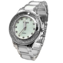 Женские Аналоговые кварцевые часы Алексиса YAQIN, круглые наручные часы, японский механизм PC21J, матовый серебристый металлический ремешок, белый циферблат 2024 - купить недорого