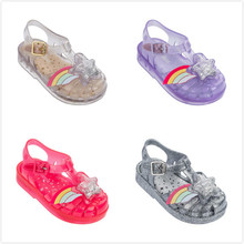 Повседневные пляжные сандалии с закрытым носком для девочек, мягкая детская обувь «Мелисса» с 3D радужными звездами и заплатками, SH19068 2024 - купить недорого