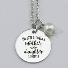 Надпись «любовь между мамой и дочерью»: ожерелье/кулон, подвески с гравировкой, подвески, ожерелье на запястье, 22 мм, 5 шт./лот 2024 - купить недорого